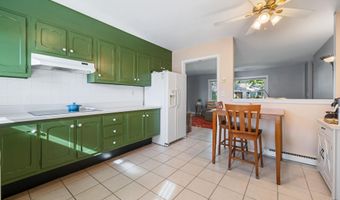 677 B New Castle Ct, Lakewood, NJ 08701
