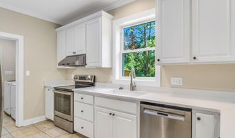 109 Bay Colony Way, Apalachicola, FL 32320