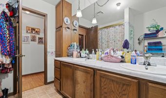 804 E Elm St, Aurora, MO 65605