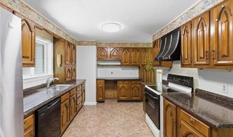 32 Briarwood Rd, Lincoln, RI 02865
