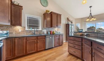 5236 SHADOW ROCK Dr, Cheyenne, WY 82009