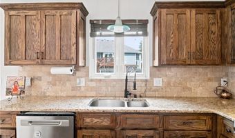 1820 N 160th St, Basehor, KS 66007