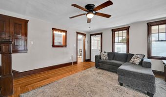 33 S 11TH St, Akron, PA 17501