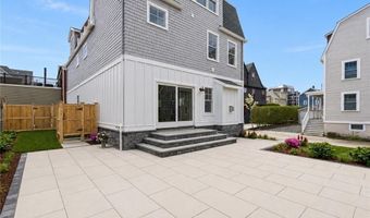 6 Sharon Ct, Newport, RI 02840