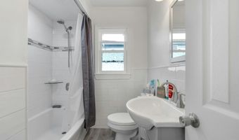 51 E 14TH St, Bayonne, NJ 07002