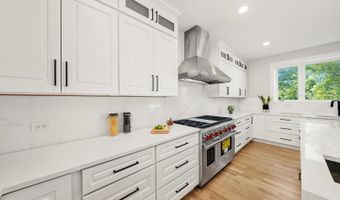 1418 W Maude Ave, Arlington Heights, IL 60004