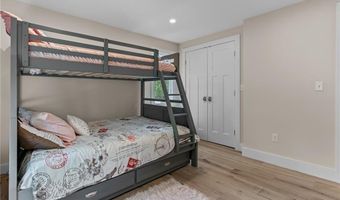 8 Woodsia Rd, Narragansett, RI 02874