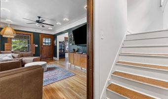 1052 Parkside Dr, Alliance, OH 44601