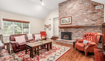 2 Raven Crest Dr, Bethel, CT 06801