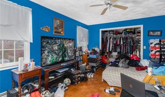 6 Lake Dr, North Providence, RI 02904