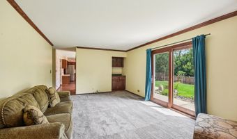 761 Mayfair Ln, Algonquin, IL 60102