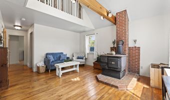 11 Old County Rd, Appleton, ME 04862