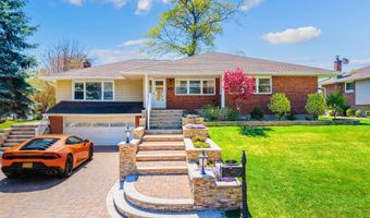 31 Edgemere Dr, Albertson, NY 11507