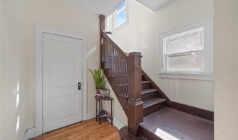 29 Lake St, Amityville, NY 11701
