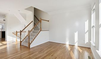 5133 GARDNER Dr, Alexandria, VA 22304