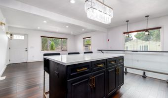 3 Henso Dr, Danbury, CT 06811