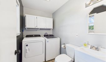 121 Woodland Dr, Hartford City, IN 47348