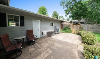 1513 E Sylvan Cir, Brandon, SD 57005