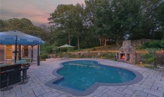 36 Beauchamp Dr, North Kingstown, RI 02874