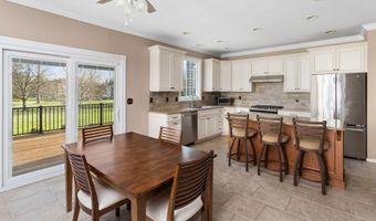 16 Heritage Dr, Allentown, NJ 08501