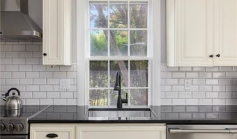 24 Barney St, Newport, RI 02840