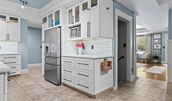 884 Village Brook Ct, Ballwin, MO 63021