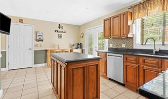 22 Aumond St, Cranston, RI 02905