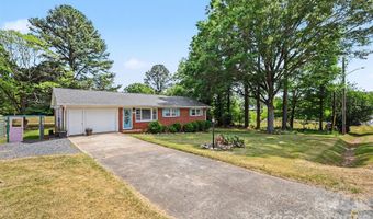 79 Walnut St, Badin, NC 28009