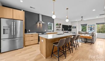 3020 Cobbs Hill Rd, Charlotte, NC 28205