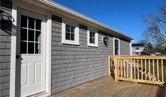 45 Trout Dr, Middletown, RI 02842