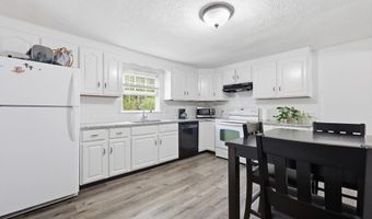55 River Rd, Agawam, MA 01001