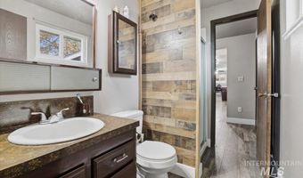 621 E Easy St, Caldwell, ID 83605
