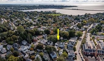 5 Gardiner St, Newport, RI 02840
