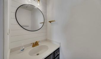 4935 Tanners Spring Dr, Alpharetta, GA 30022