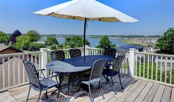 245 Eustis Ave B, Newport, RI 02840