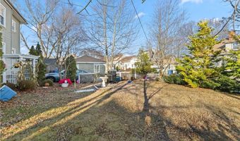 51 Oakland Ave, Cranston, RI 02910