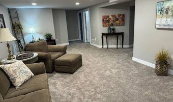 624 J St, Aurora, NE 68818