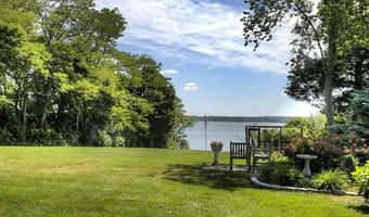 457 POPPASQUASH Rd, Bristol, RI 02809
