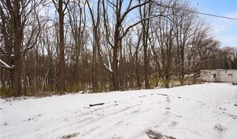 2218 Lee Dr, Akron, OH 44306