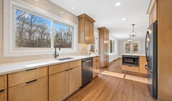 27 Tuttle Ct, Bethany, CT 06524