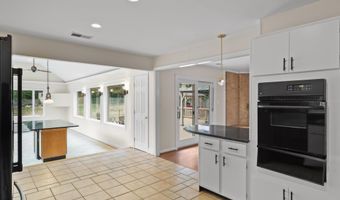 4100 DOWNING St, Annandale, VA 22003