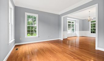 7119 BARRY Rd, Alexandria, VA 22315