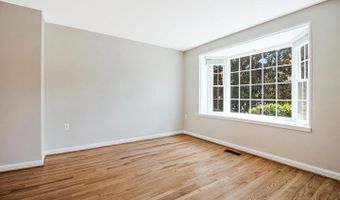 3763 KELLER Ave #111, Alexandria, VA 22302