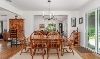 31 Wildwood Dr, Branford, CT 06405