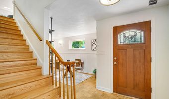 2420 N TAYLOR St, Arlington, VA 22207