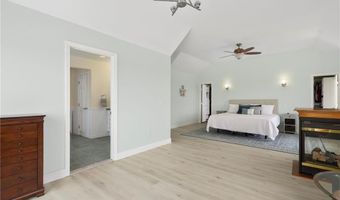 27 Ocean View Dr, Middletown, RI 02842