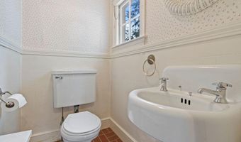 5 Phillips Rd, Falmouth, ME 04105
