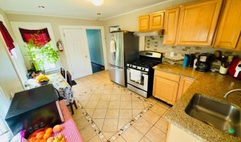 46 Berry St, Andover, NJ 07801