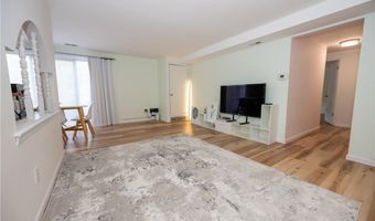 132 Harrogate E, Amherst, NY 14221