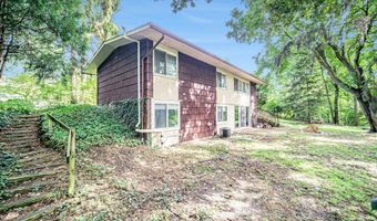 1020 Traver Ct, Ann Arbor, MI 48105